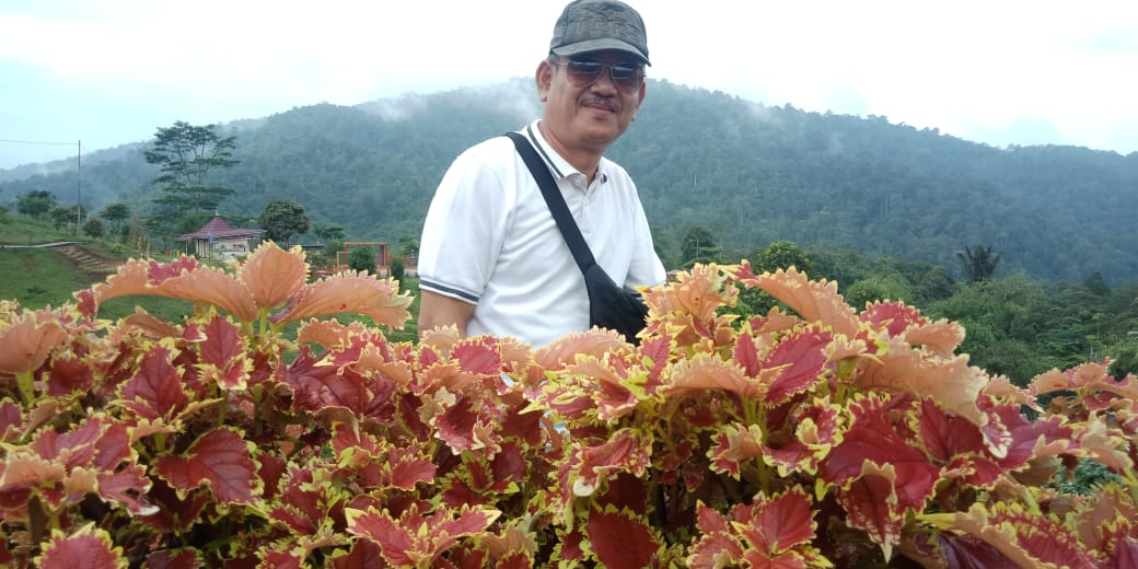 <center>GURU BAHASA INDONESIA<br>ZAKARIA, S.Pd.</center>